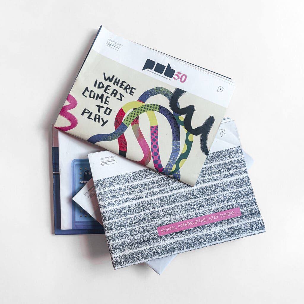 Le logo anniversaire de PUB appliqué sur la couverture du magazine